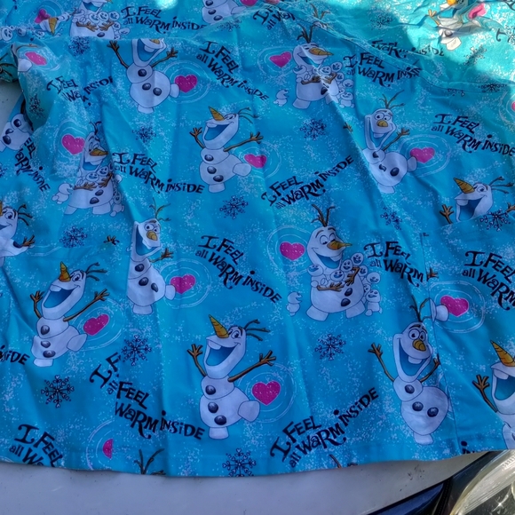 Olaf Scrub Top - Picture 2 of 7